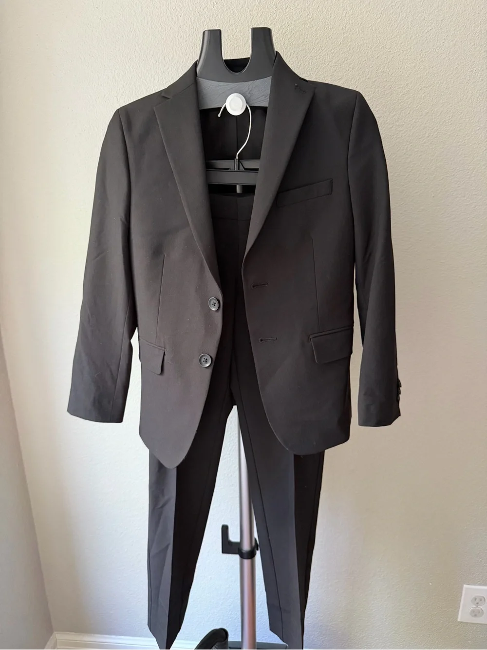 Kenneth Cole Reaction Boys 2 Piece Suit Jacket and Pants in size 10R